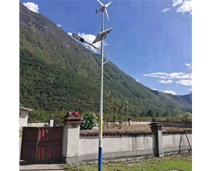 新疆壁挂太阳能路灯生产厂家